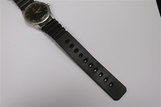 A gentlemans stainless steel Omega Seamaster automatic wrist watch with black dial.